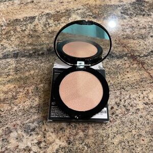 BRAND NEW Younique Touch Fusion Highlighter in GOLDEN!